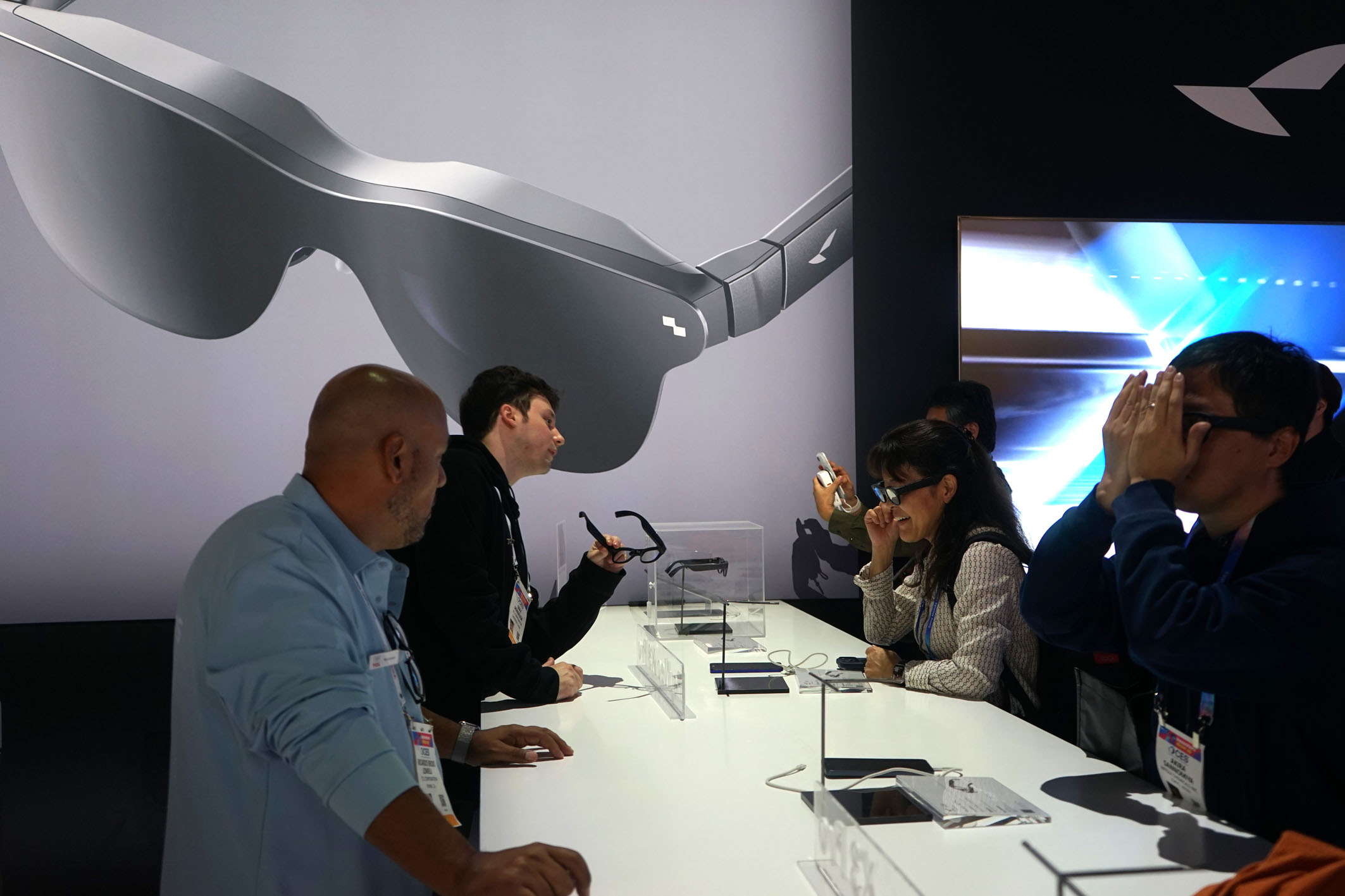 智能眼镜“热”撬动产业链升级