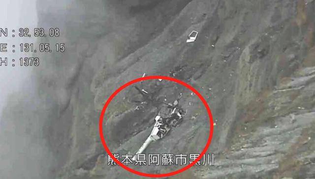 日本直升机坠毁火山口两名中国游客失踪！浓雾中的死亡十分钟